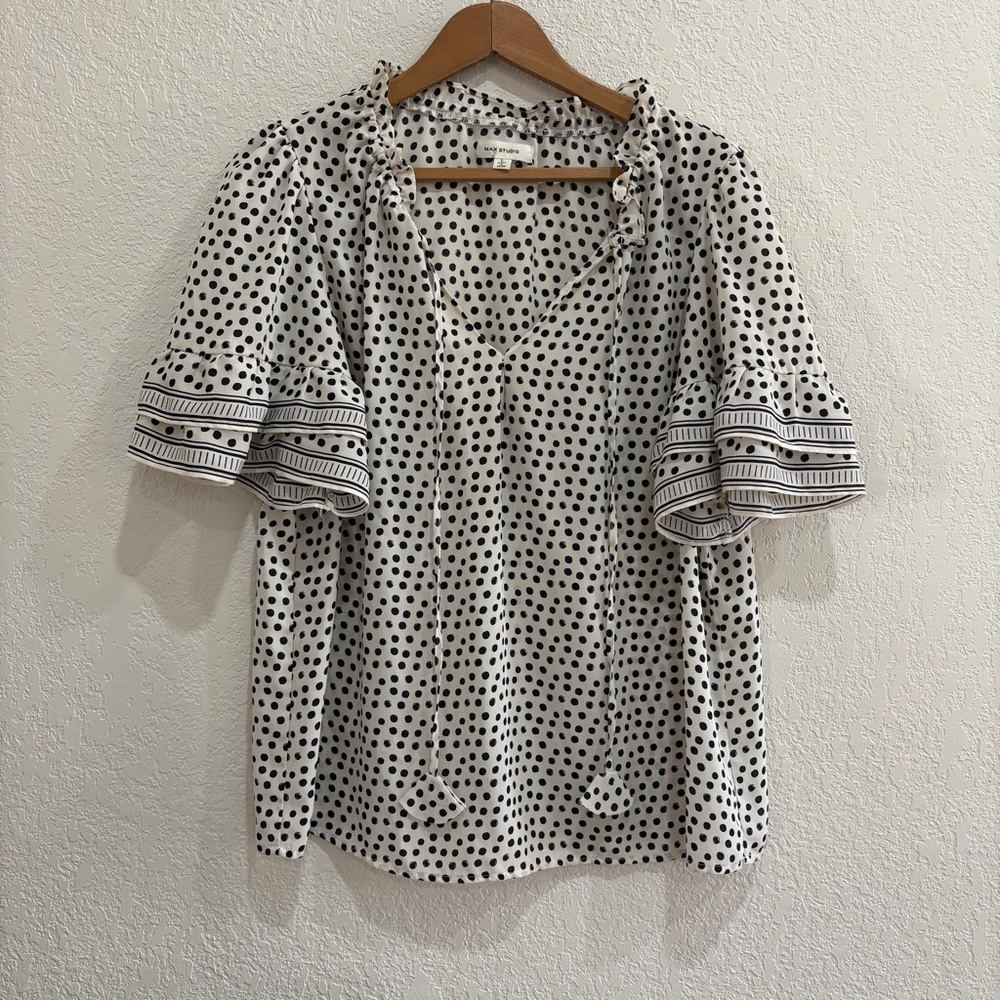 ⚡️5/$25 bundle sale ⚡️Max Studio Black and White Polka Dot‎ Blouse